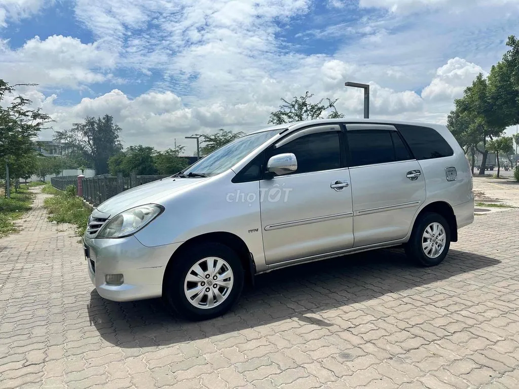 Toyota Innova 2009 photo 3