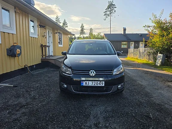 Volkswagen Touran 2011 photo 3