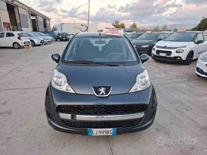 Peugeot 107 2011 photo 2