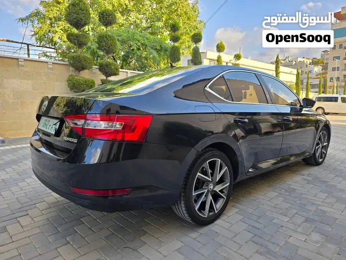 Skoda Superb 2018 photo 3