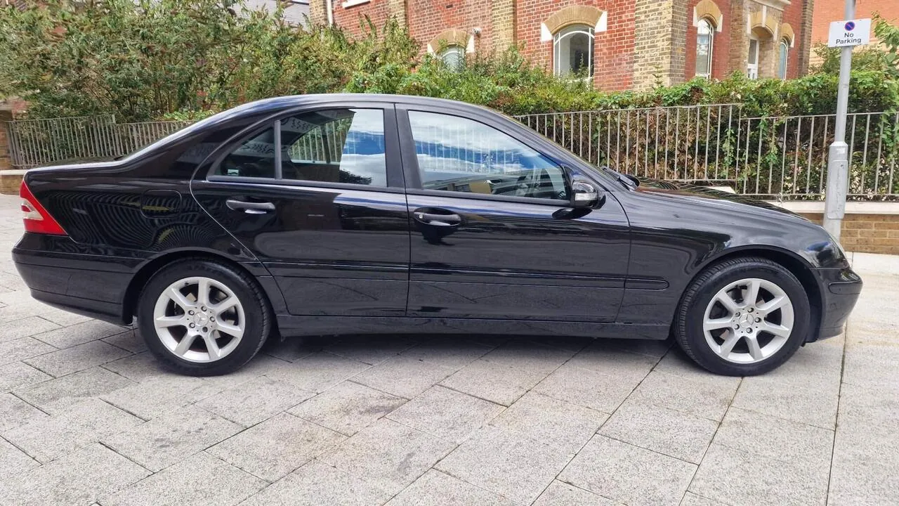 Mercedes-Benz C-Class 2007 photo 2