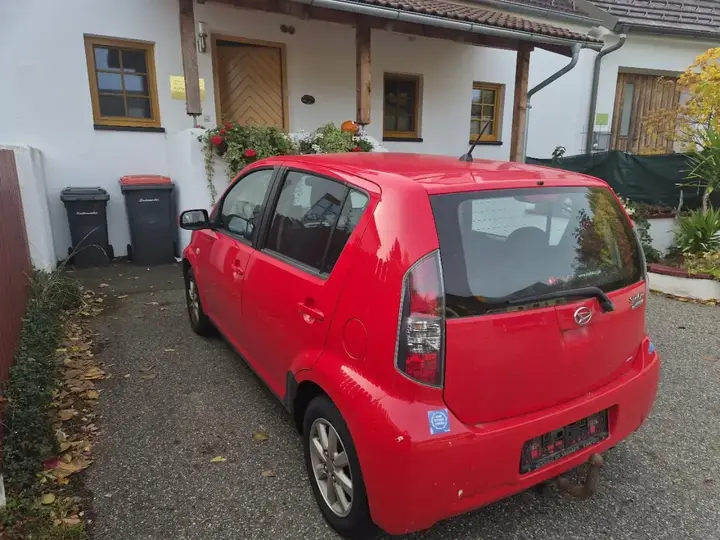 Daihatsu Sirion 2011 photo 2