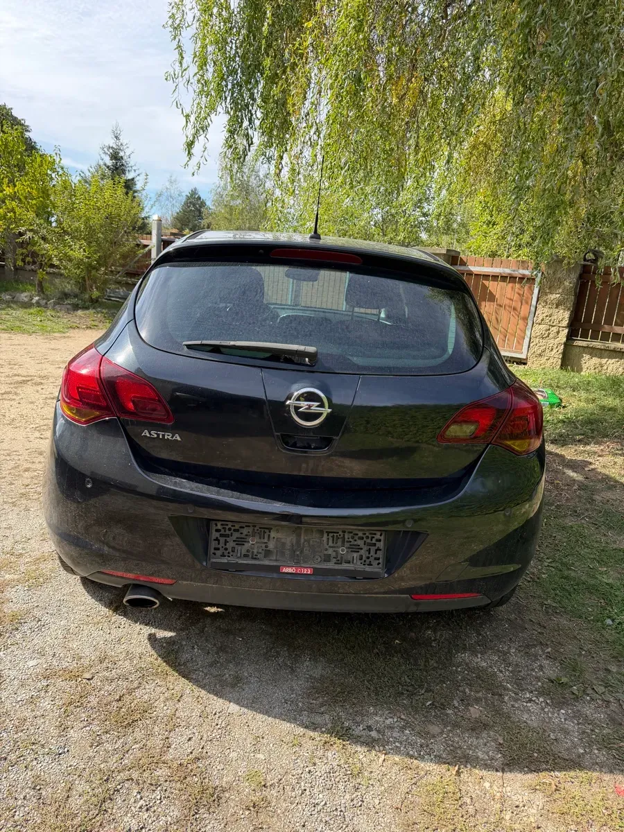 Opel Astra 2012 photo 3