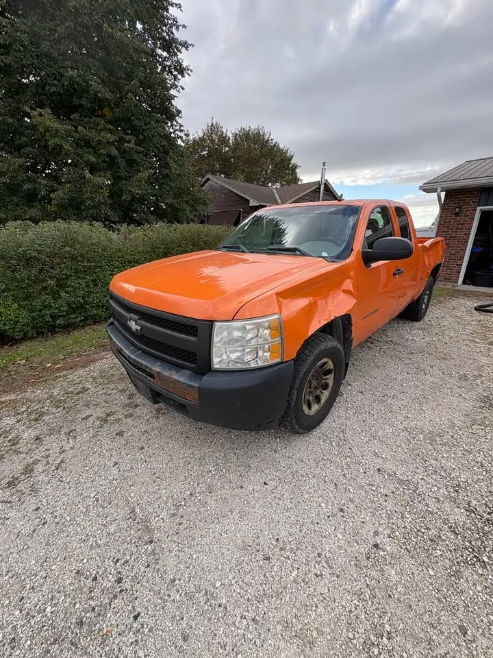 Chevrolet Silverado 1500 2011 photo 2