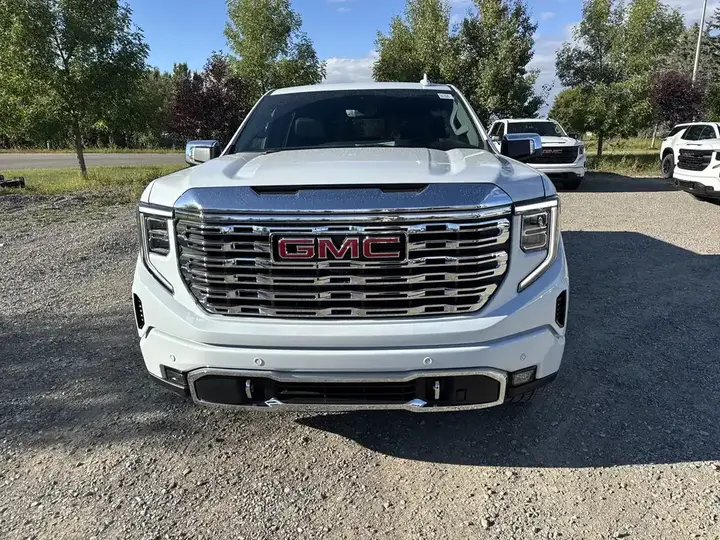 GMC Sierra 1500 2026 photo 2
