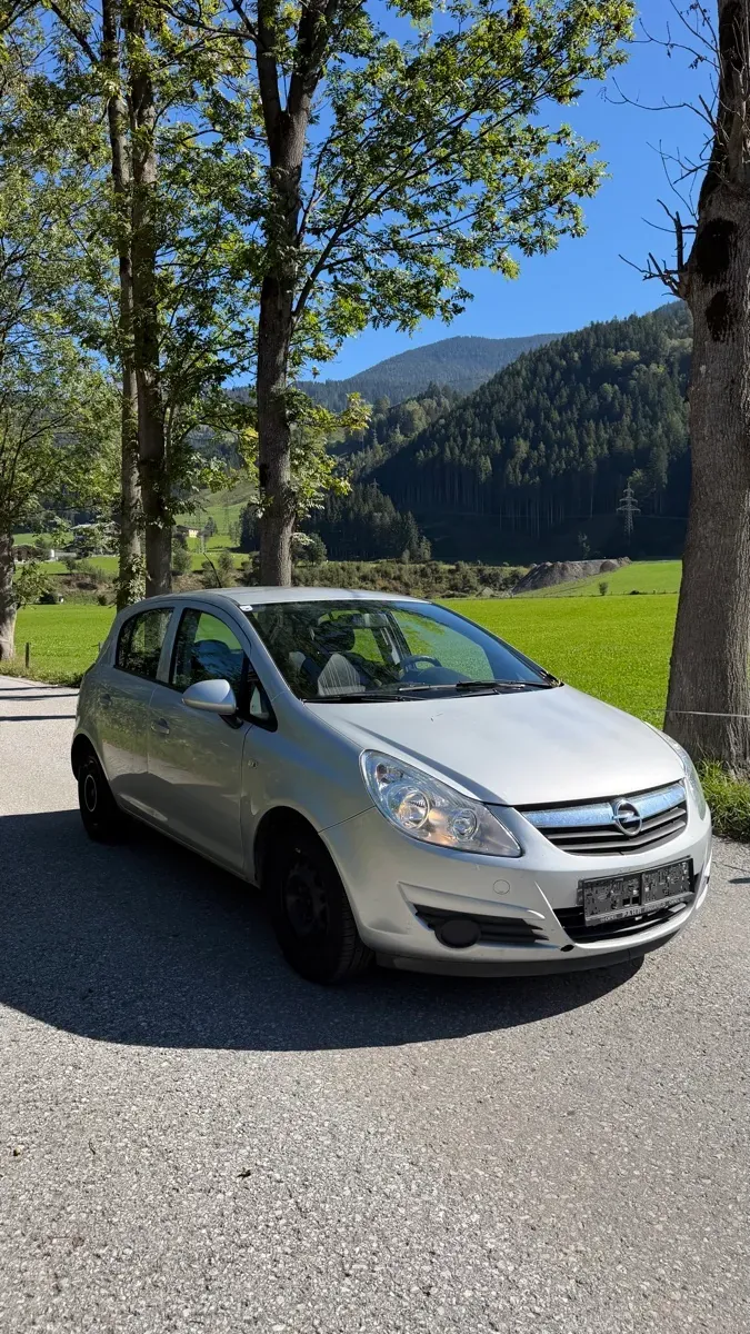 Opel Corsa 2010 photo 2