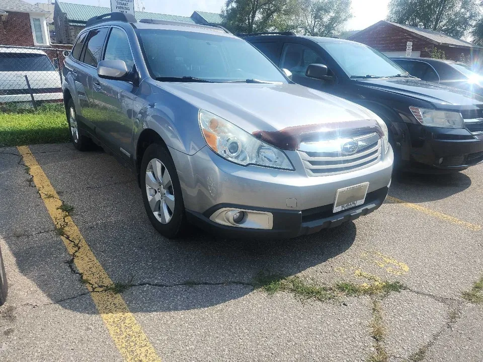 Subaru Outback 2010 photo 2