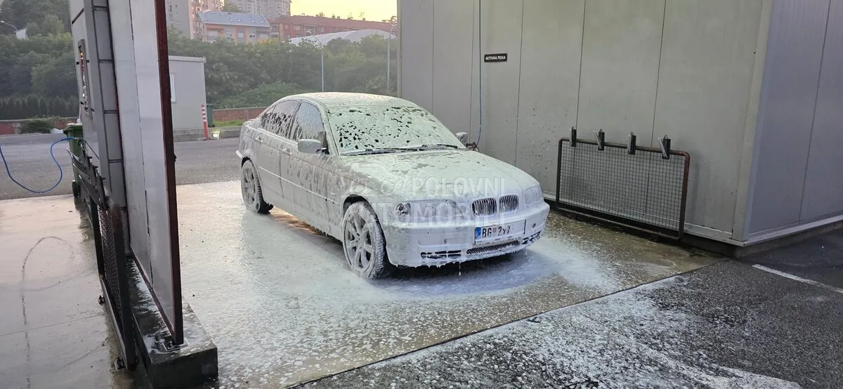BMW 330