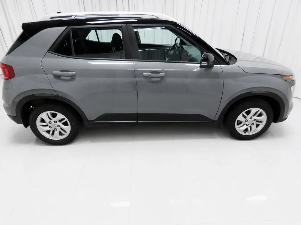 Hyundai Venue 2021 photo 2