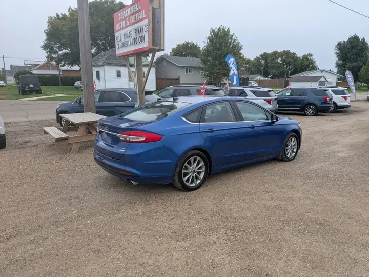 Ford Fusion 2017 photo 2