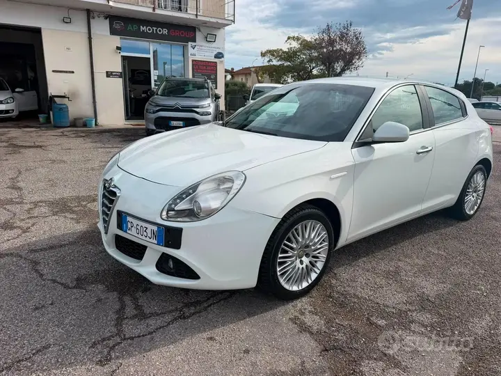 Alfa Romeo Giulietta 2012 photo 3