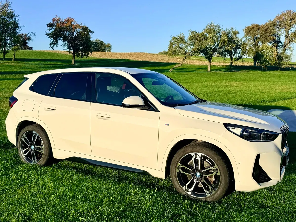 BMW Ix1 2022 photo 2