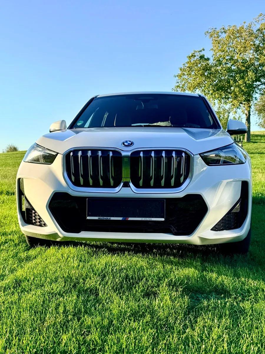 BMW Ix1 2022 photo 3