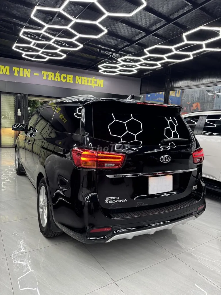 Kia Sedona 2021 photo 3
