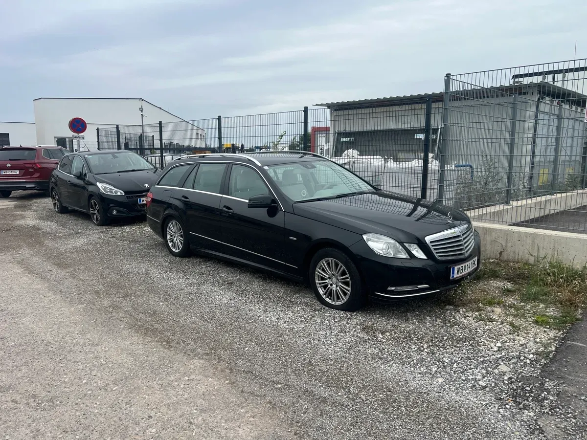 Mercedes-Benz E-Class 2010 photo 2