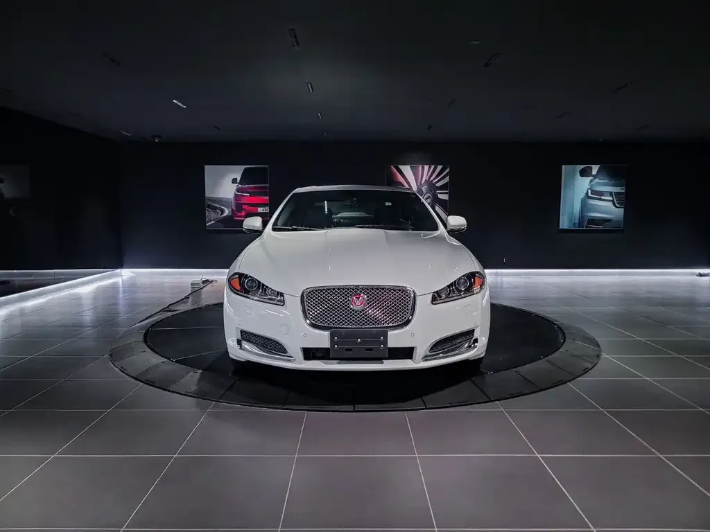 Jaguar Xf 2014 photo 2