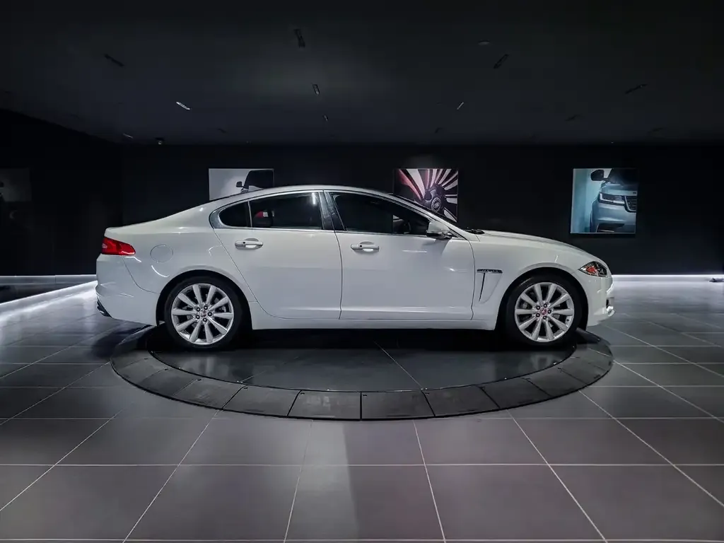 Jaguar Xf 2014 photo 4