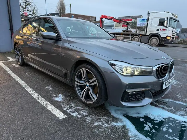 BMW 7 Series 2016 photo 2