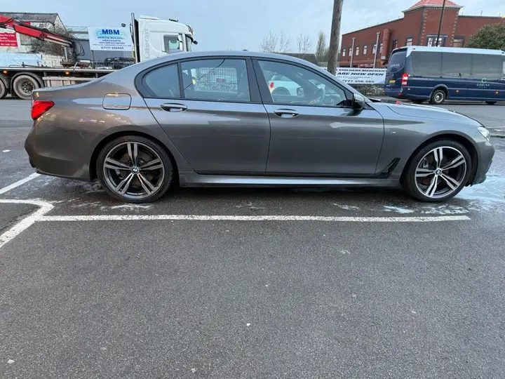 BMW 7 Series 2016 photo 3