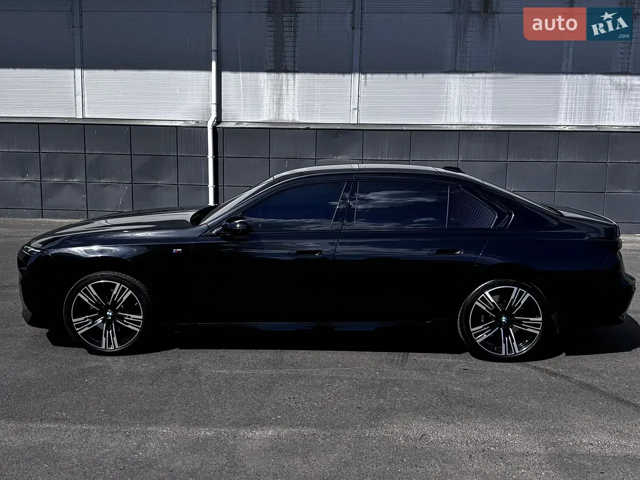 BMW 7 Series 2024 photo 2
