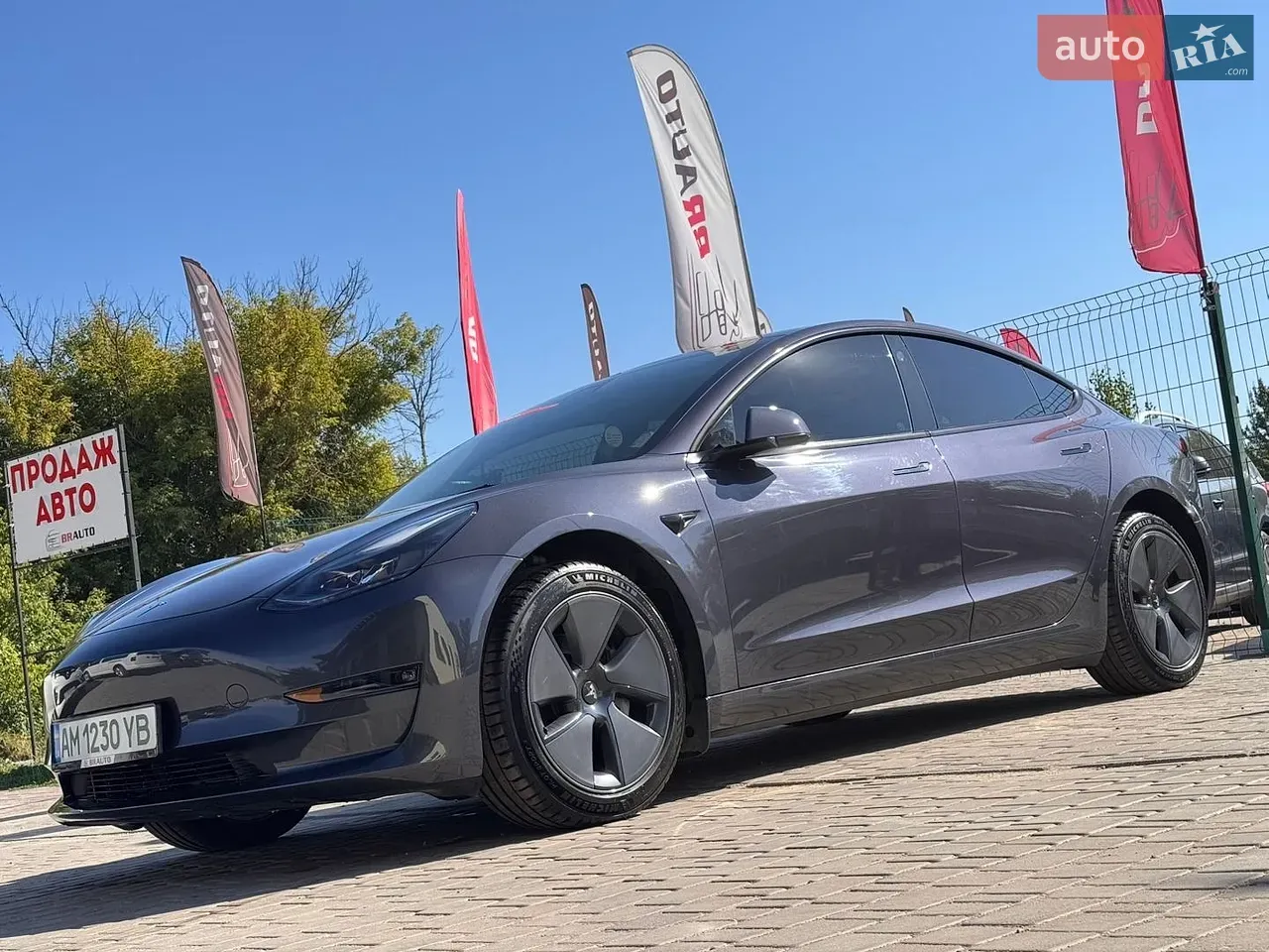 Tesla Model 3 2023 photo 2