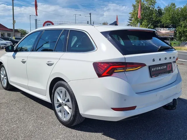 Skoda Octavia Combi 2023 photo 2