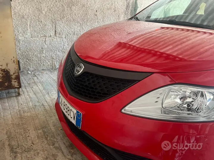 Lancia Ypsilon