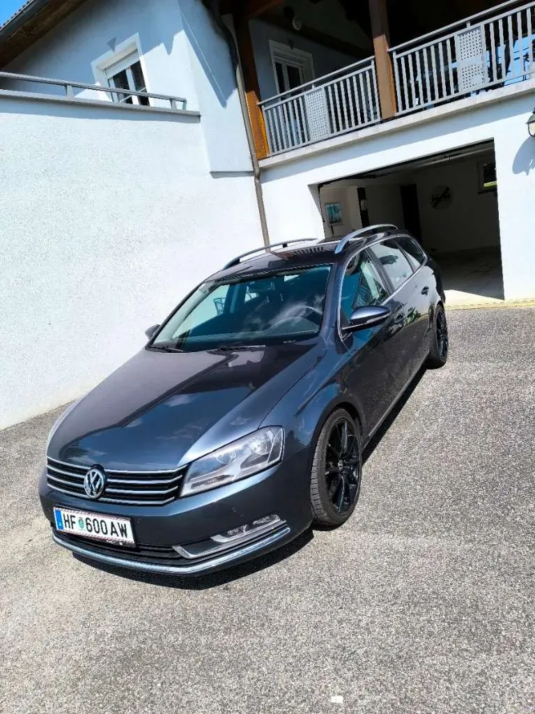 Volkswagen Passat 2011 photo 2