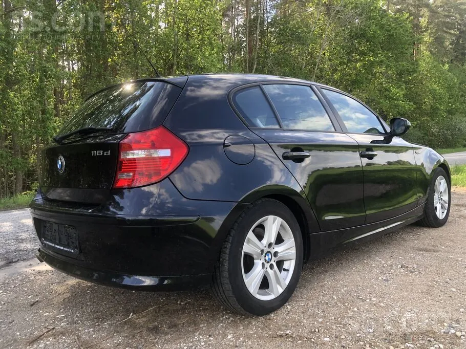 BMW 118 2011 photo 3