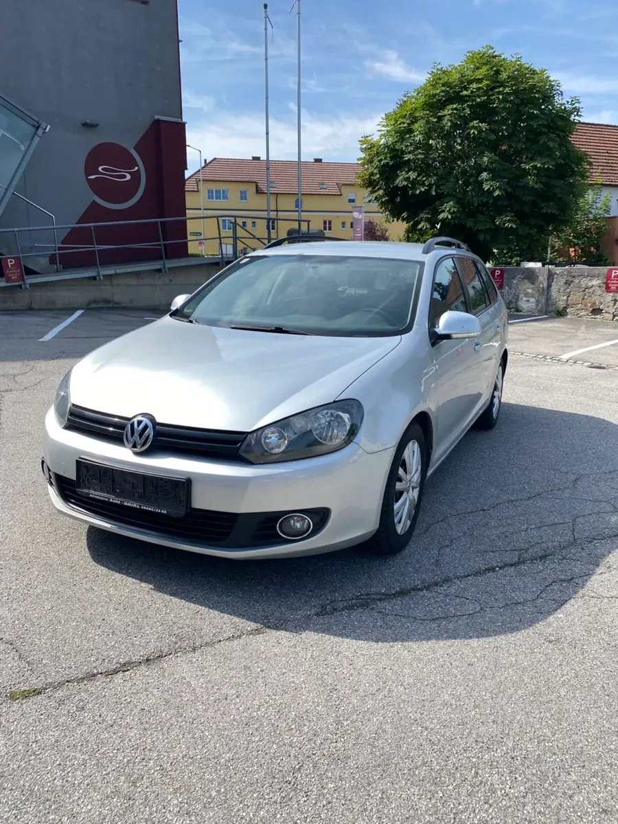 Volkswagen Golf 2011 photo 2