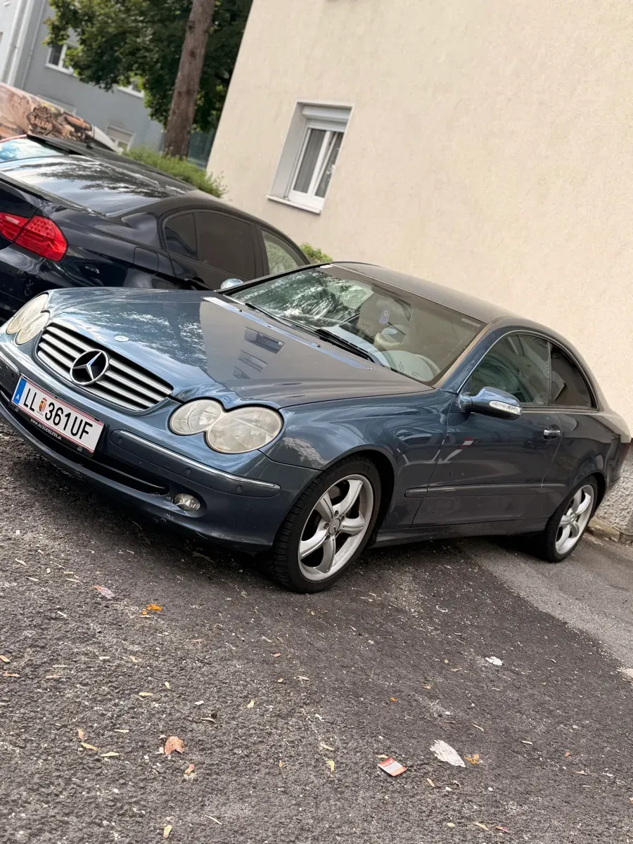 Mercedes-Benz Clk-Class 2004 photo 3