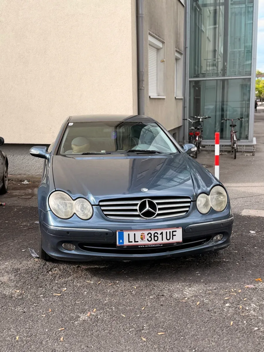 Mercedes-Benz Clk-Class 2004 photo 2
