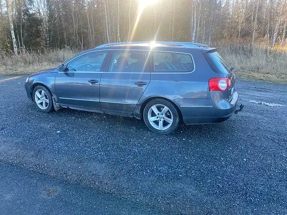 Volkswagen Passat 2010 photo 2