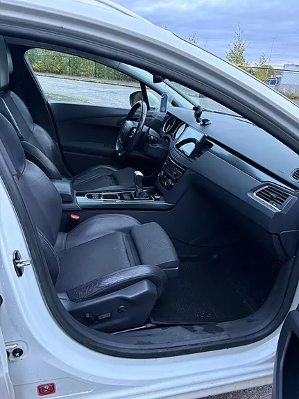 Peugeot 508 2011 photo 4