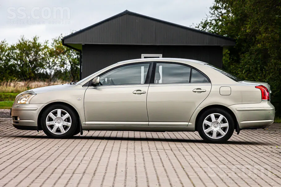 Toyota Avensis 2005 photo 2