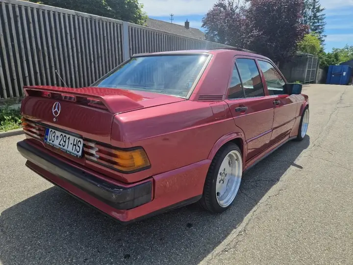 Mercedes-Benz 190 1990 photo 3