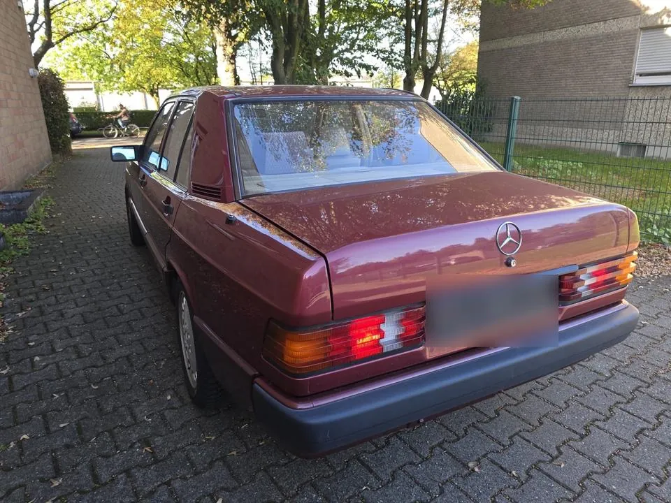 Mercedes-Benz 190E