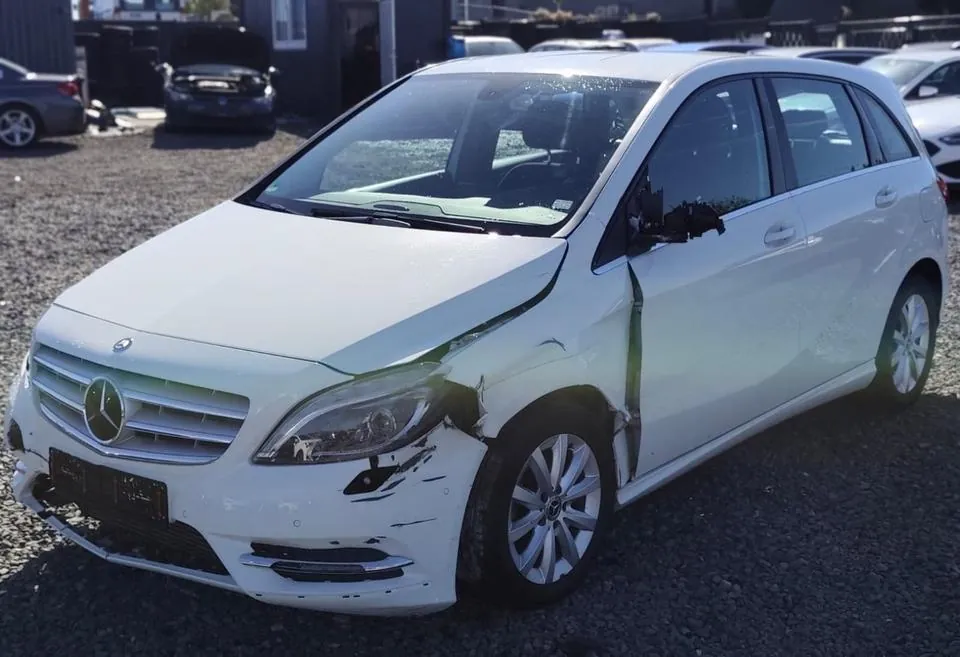 Mercedes-Benz B 180