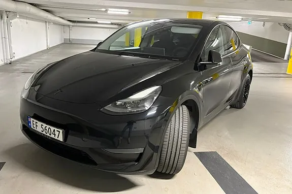 Tesla Model Y 2023 photo 2