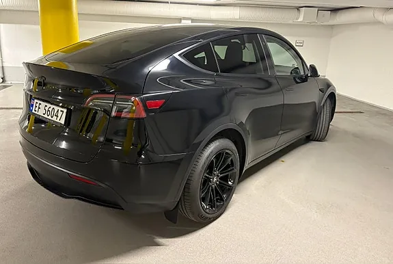 Tesla Model Y 2023 photo 3