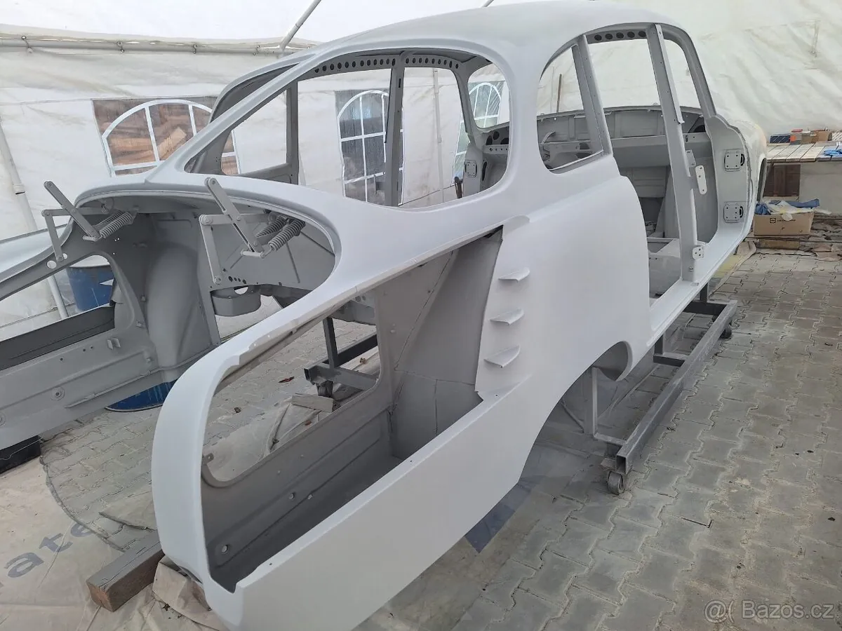 Tatra 603 photo 4