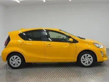 Toyota Aqua 2017 photo 3