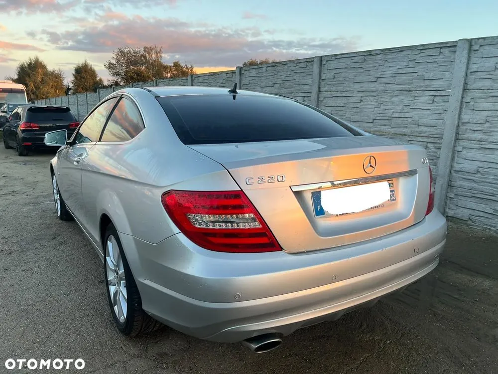 Mercedes-Benz C-Class 2011 photo 2