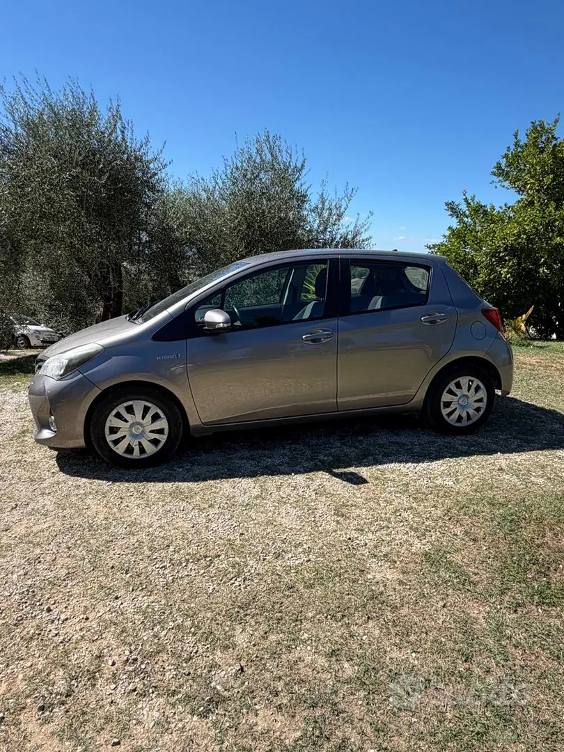 Toyota Yaris 2015 photo 4
