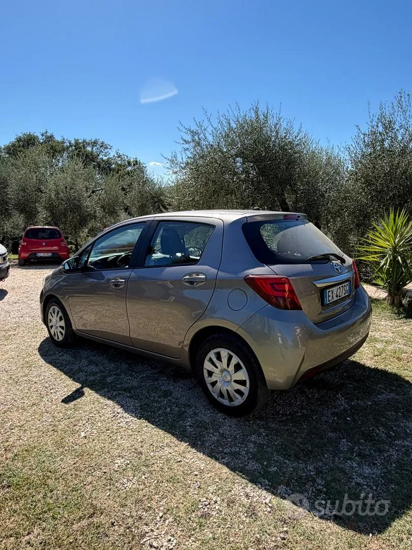 Toyota Yaris 2015 photo 5
