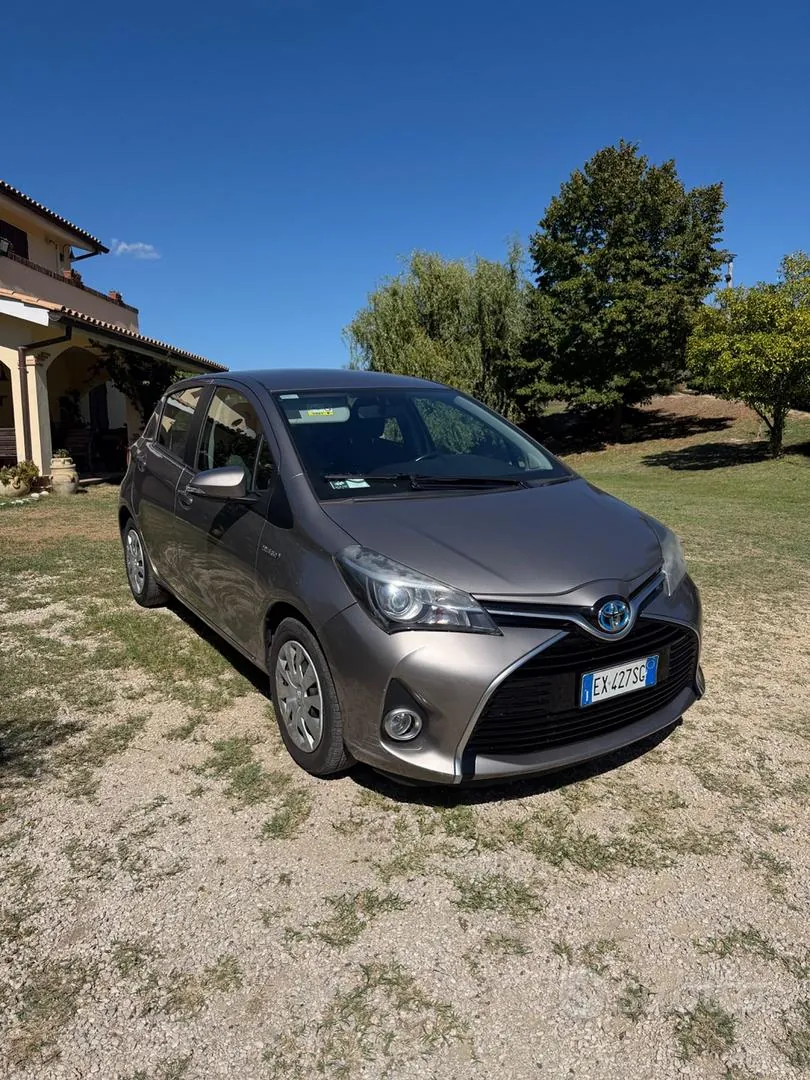 Toyota Yaris 2015 photo 2