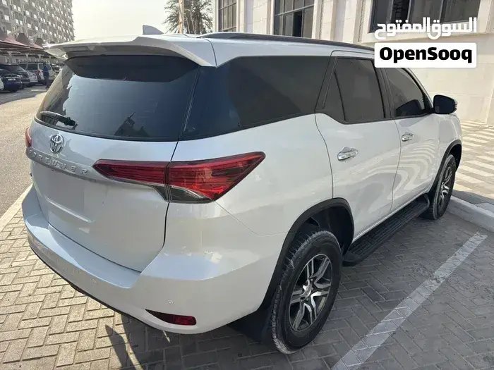Toyota Fortuner 2023 photo 3