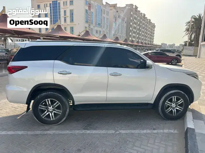 Toyota Fortuner 2023 photo 4