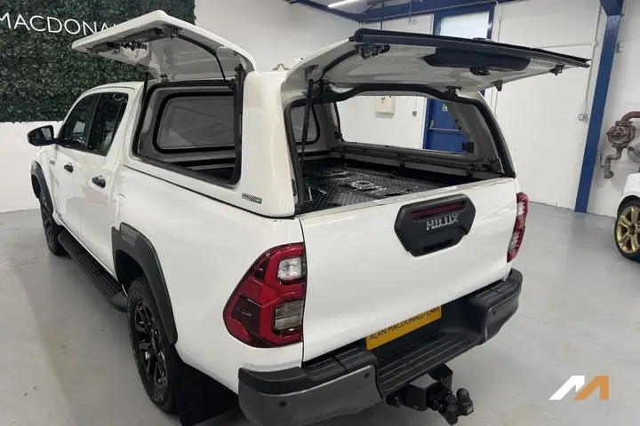 Toyota Hilux 2023 photo 3