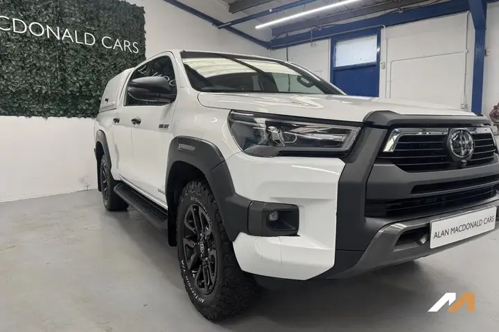Toyota Hilux 2023 photo 2